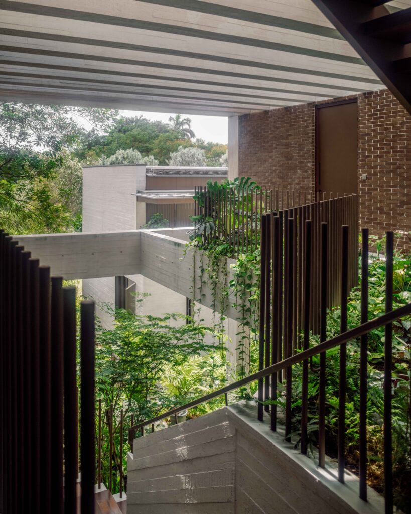 Simplified 158E Coronation-25-12